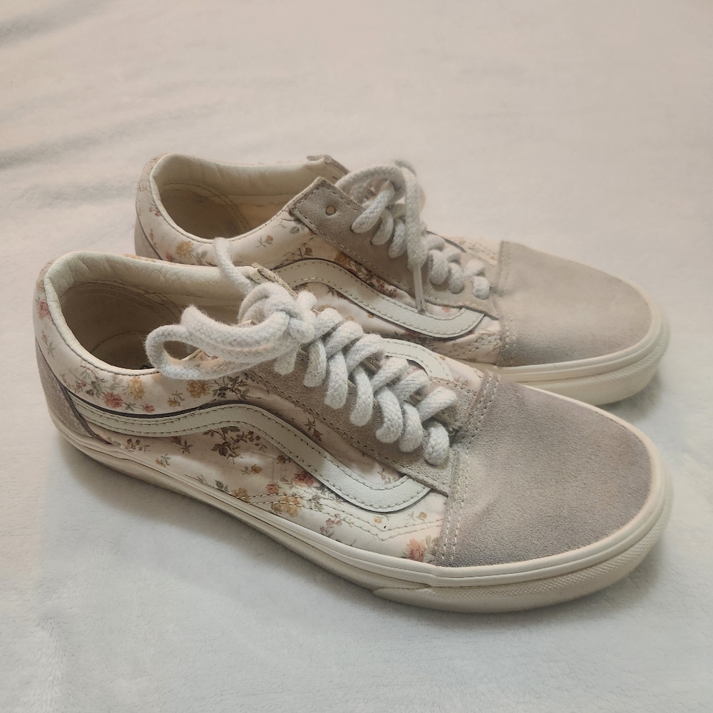 Women's Athletic Sneakers in Cream Floral and Light Gray
